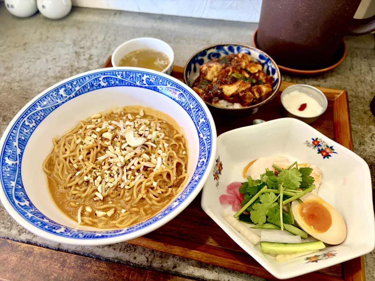 かかんの汁なし坦々麺とミニ麻婆丼